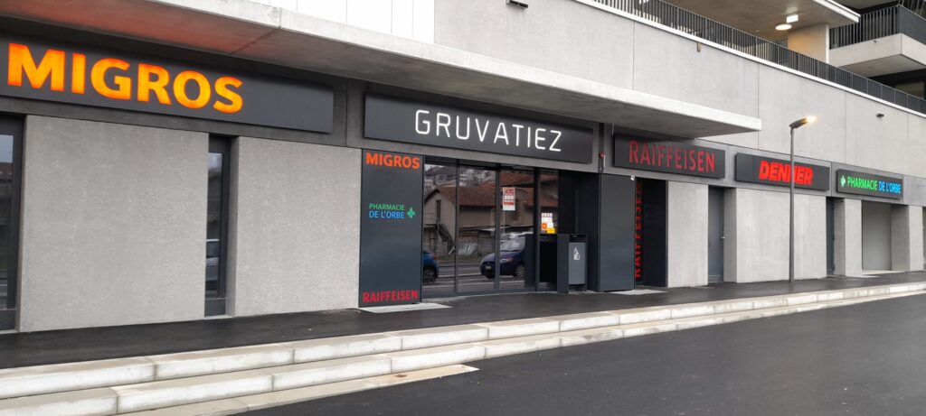 Enseignes du Centre Gruvatiez à Orbe
