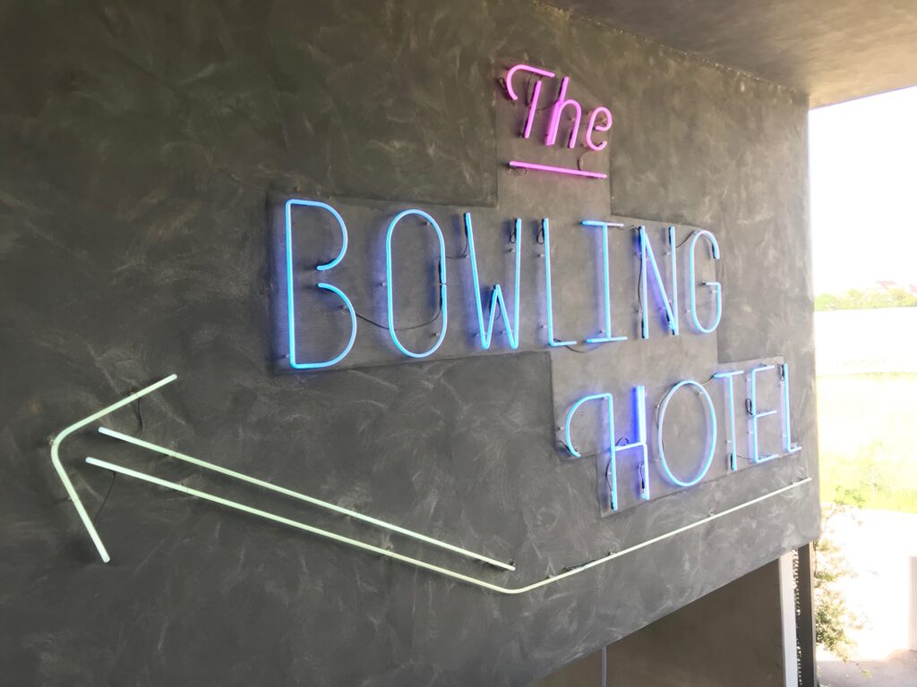 Tube néon pour The Bowling Hotel